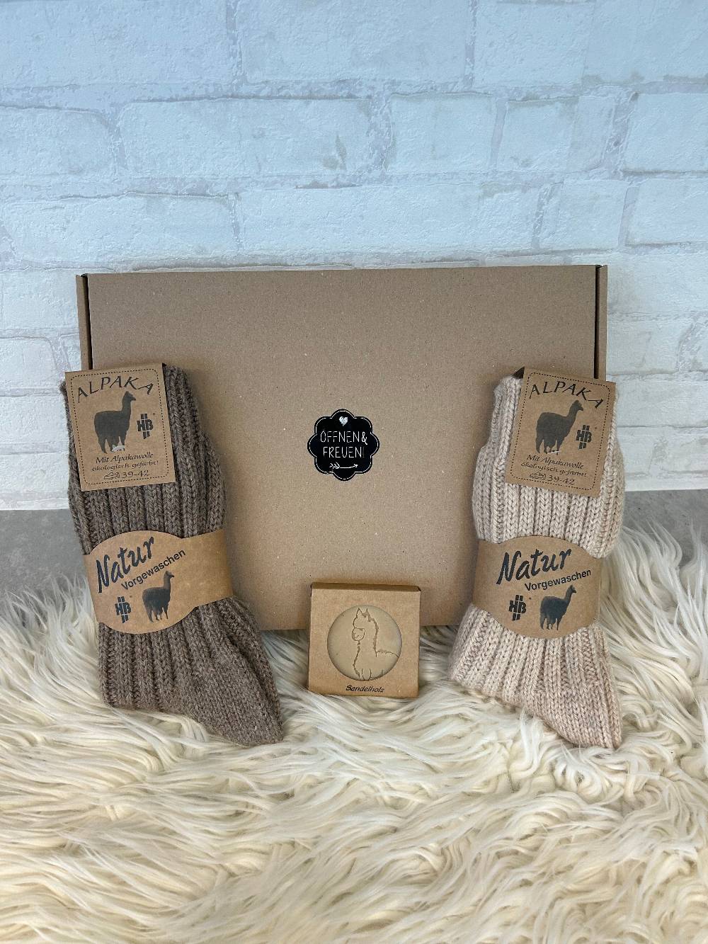 KB Socken Geschenkbox direkt zum Verschenken - Alpaka Socken und Alpaka Seife Bis zu 50% Rabatt