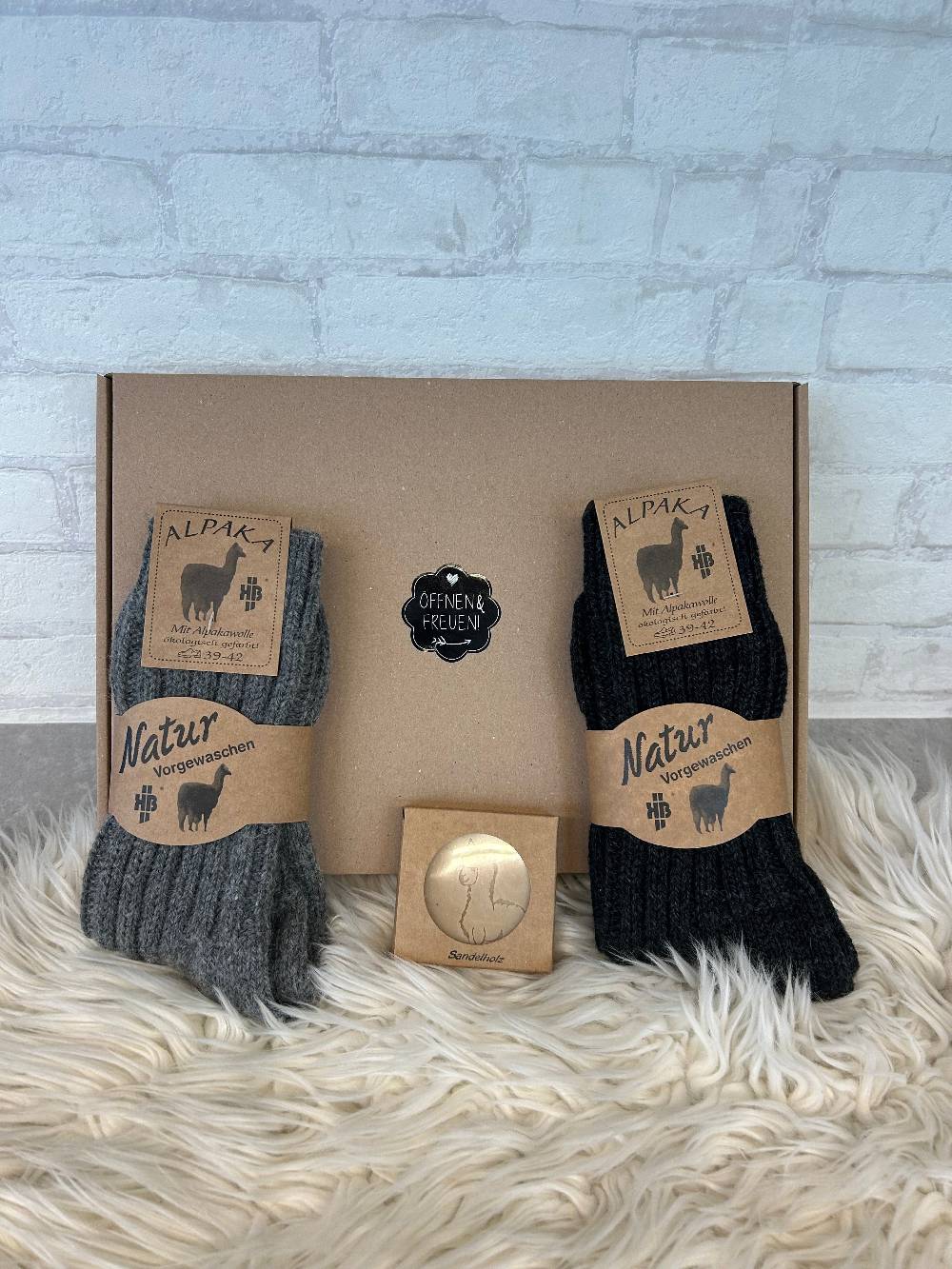 KB Socken Geschenkbox direkt zum Verschenken - Alpaka Socken und Alpaka Seife Bis zu 50% Rabatt