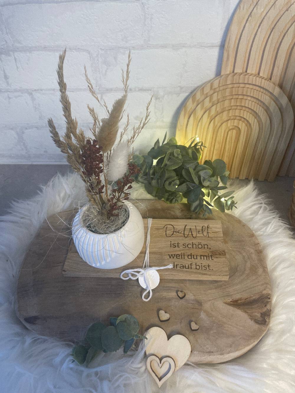 KB Socken Vase mit Trockenblumen auf Holztablett mit Gravur, Geschenk Frau, Geburtstag, Mitbringsel, Geschenke aus Holz Verkauf