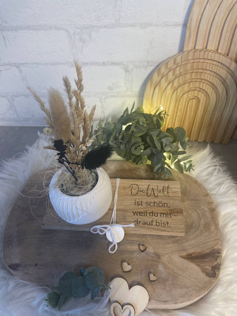 KB Socken Vase mit Trockenblumen auf Holztablett mit Gravur, Geschenk Frau, Geburtstag, Mitbringsel, Geschenke aus Holz Verkauf