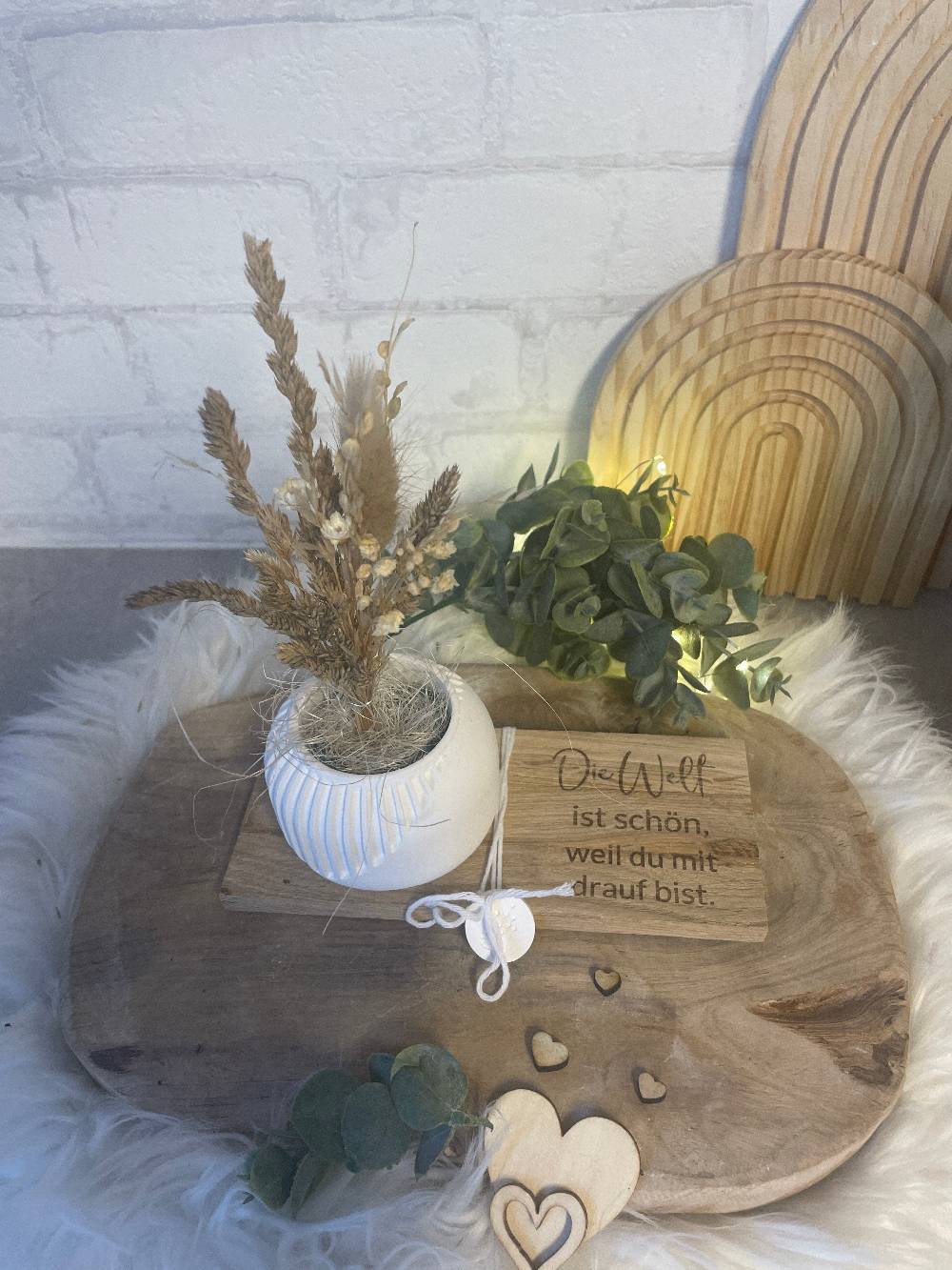 KB Socken Vase mit Trockenblumen auf Holztablett mit Gravur, Geschenk Frau, Geburtstag, Mitbringsel, Geschenke aus Holz Verkauf