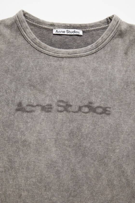 Acne Studios T-Shirt mit verschwommenem Logo – taillierte Unisex-Passform 2025