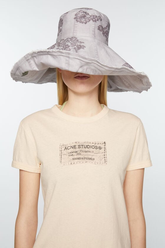 Acne Studios Bedrucktes T-Shirt – Körperbetonte Passform Meist gekauft