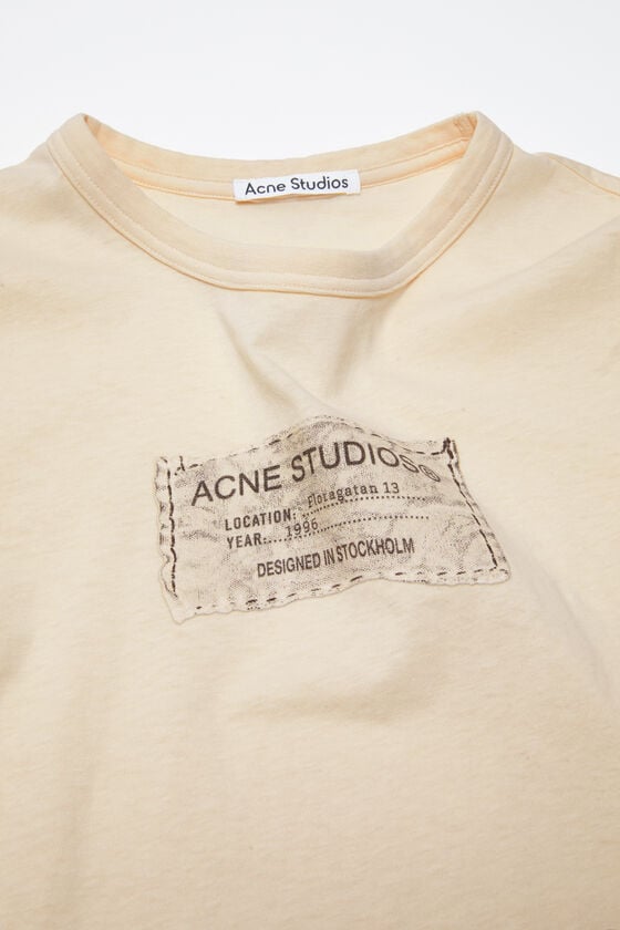 Acne Studios Bedrucktes T-Shirt – Körperbetonte Passform Meist gekauft