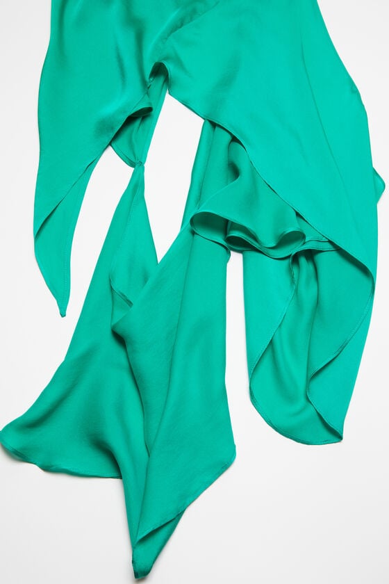 Acne Studios Kleid aus Seide mit Cut-out Laufsteg-Show Begrenzte Freigabe