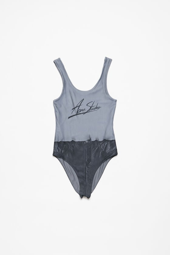 Acne Studios Bedruckter Badeanzug Bis zu 55% Rabatt