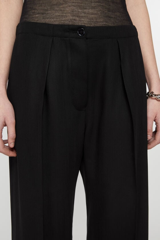 Acne Studios Figurnahe Hose Nur noch ein Tag übrig