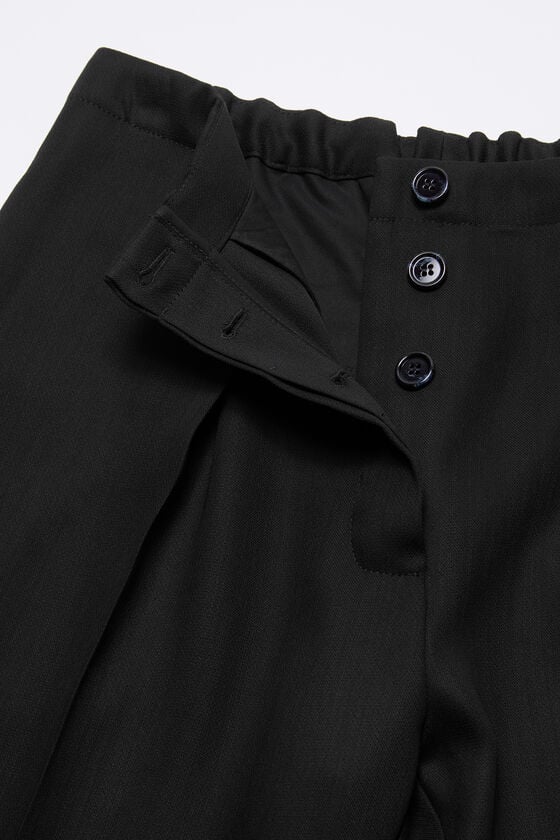 Acne Studios Figurnahe Hose Nur noch ein Tag übrig