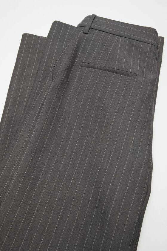 Acne Studios Dekonstruierte Nadelstreifenhose Black Friday Preise