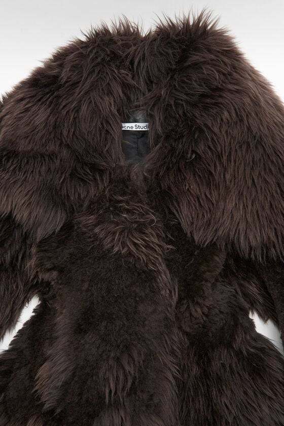 Acne Studios Shearling Pelzmantel Laufsteg-Show im Angebot