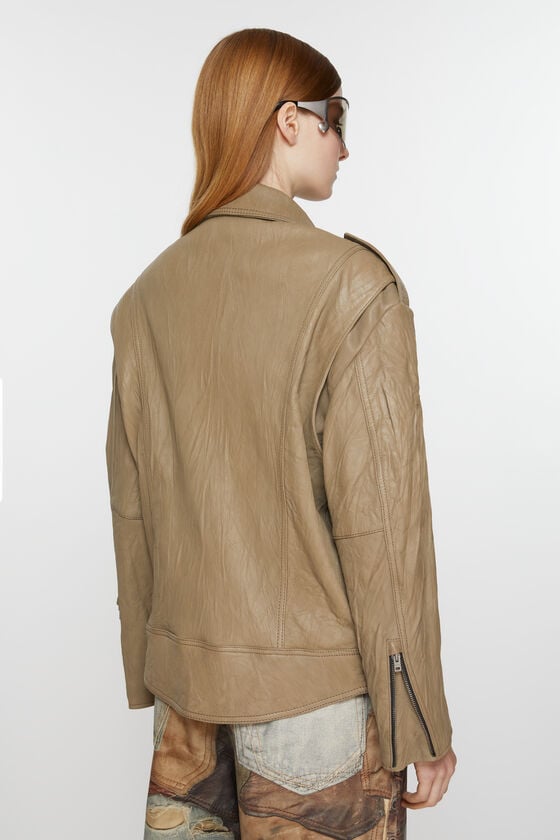 Acne Studios Bikerjacke aus zerknittertem Leder Osterangebot