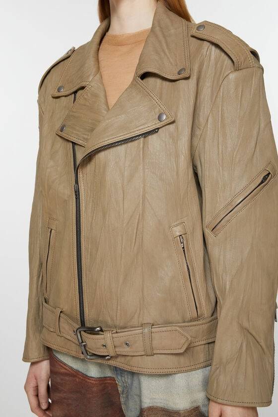 Acne Studios Bikerjacke aus zerknittertem Leder Osterangebot