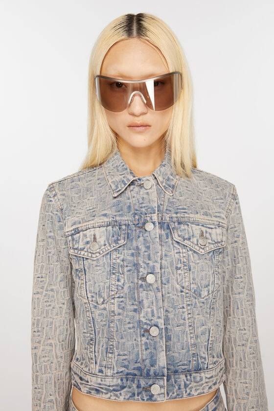 Acne Studios Jeansjacke mit Monogramm – Taillierte Passform Vatertagsangebot