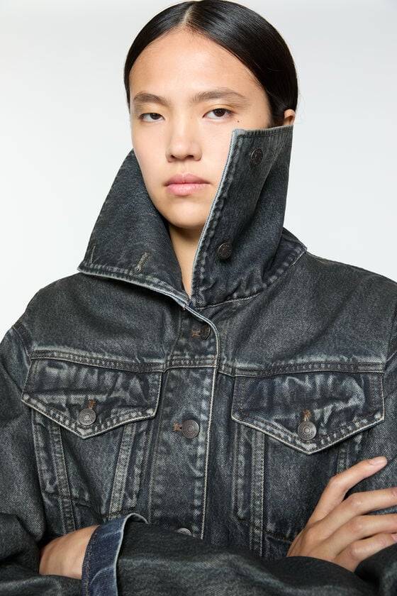 Acne Studios Beschichtete Jeansjacke Laufsteg-Show Kauf eins, bekomm eins gratis