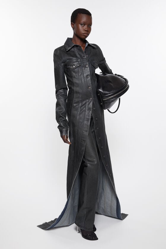 Acne Studios Kleid aus beschichtetem Denim Laufsteg-Show Bis zu 55% Rabatt