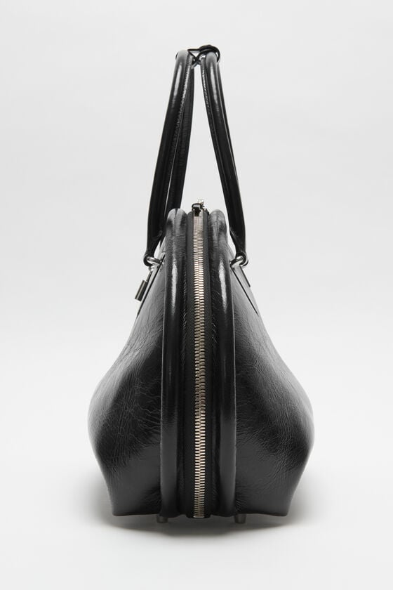 Acne Studios Bowlina shoulder bag Laufsteg-Show Nur noch ein Tag übrig