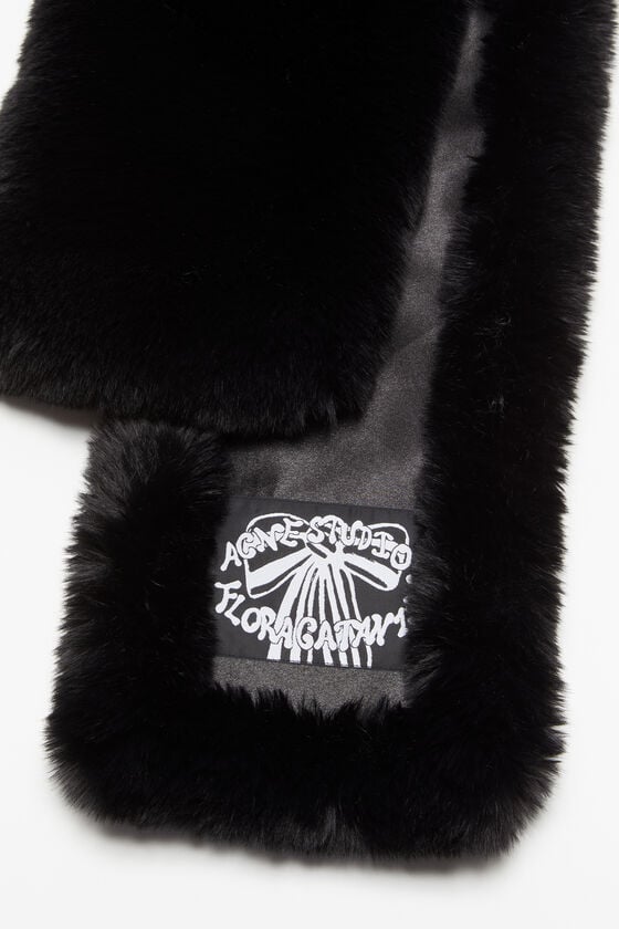 Acne Studios Fellschal Clearance-Verkauf