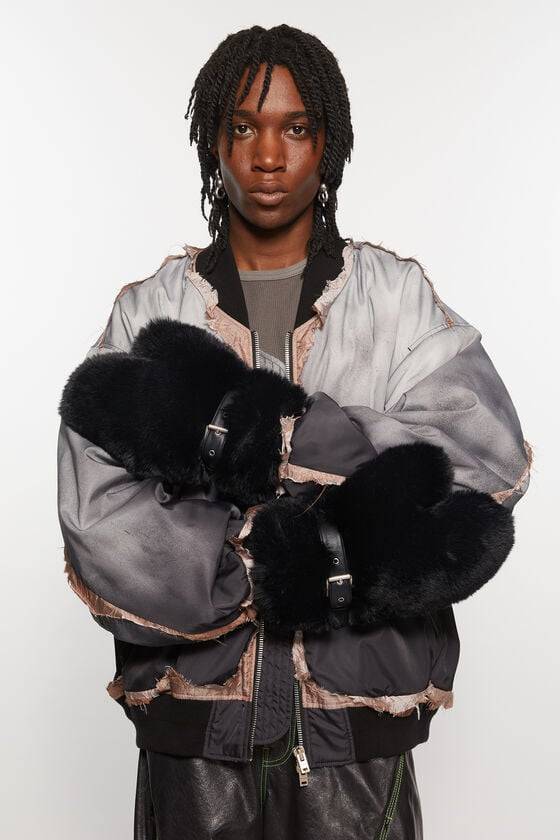 Acne Studios Flauschige Fäustlinge mit Schnalle Begrenzt auf 3 Tage