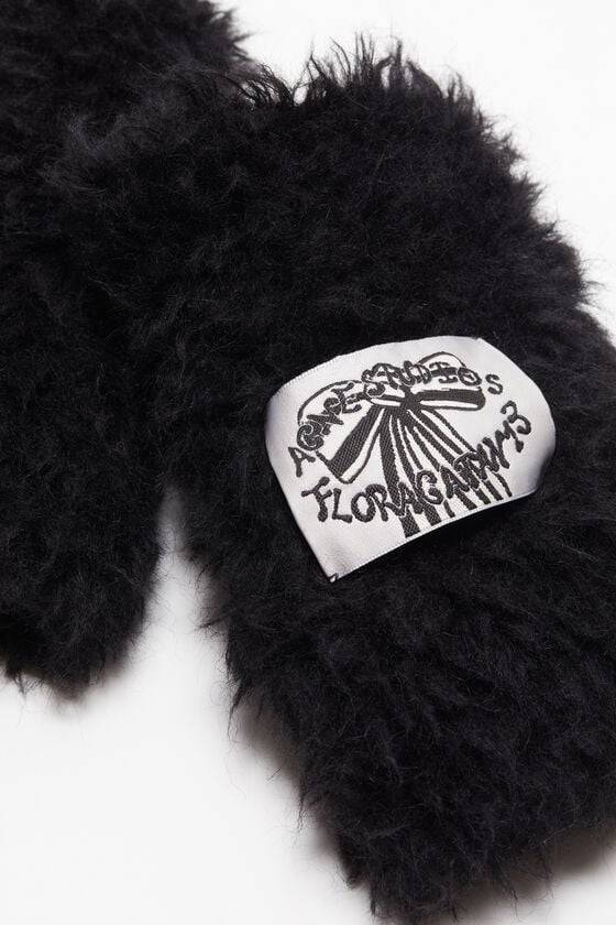 Acne Studios Fluffy mittens Speichern exportieren
