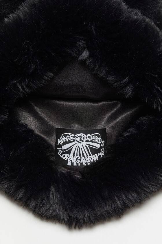 Acne Studios Flauschige Mütze mit Schleife im Angebot