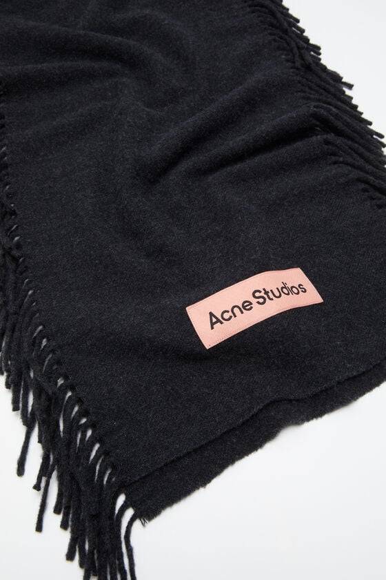 Acne Studios Fringe wool scarf Meist gekauft