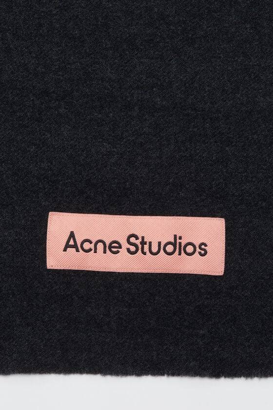 Acne Studios Fringe wool scarf Meist gekauft
