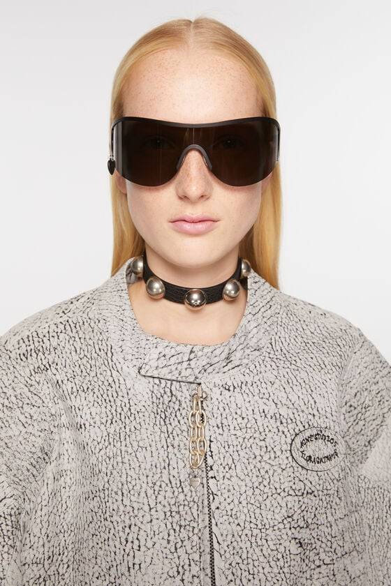Acne Studios Ohrstecker-Halskette aus Leder Osterangebot