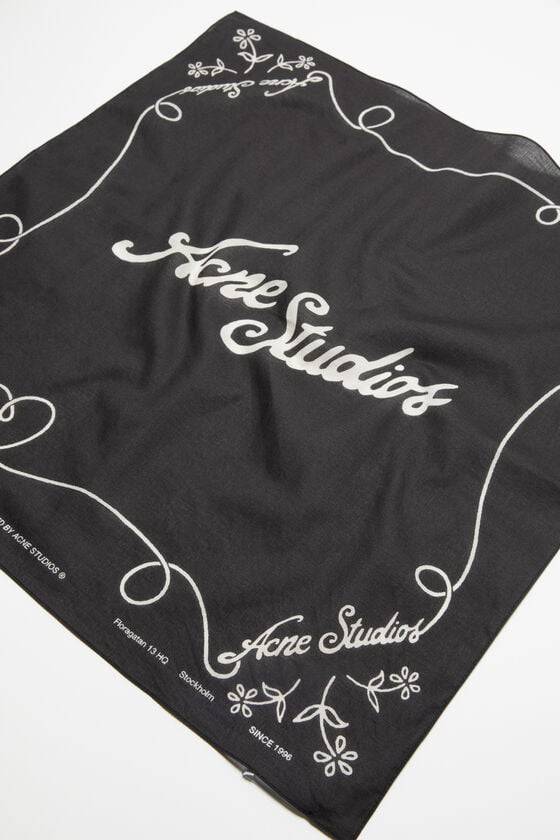 Acne Studios Leichter Schal mit Print Valentinstagsangebot
