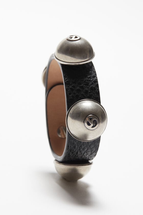 Acne Studios Nietenarmband aus Leder Jubiläumsangebot