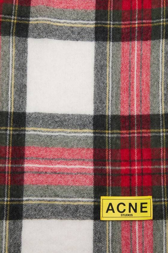 Acne Studios Karierter Fransen-Schal Zeitlich begrenztes Angebot