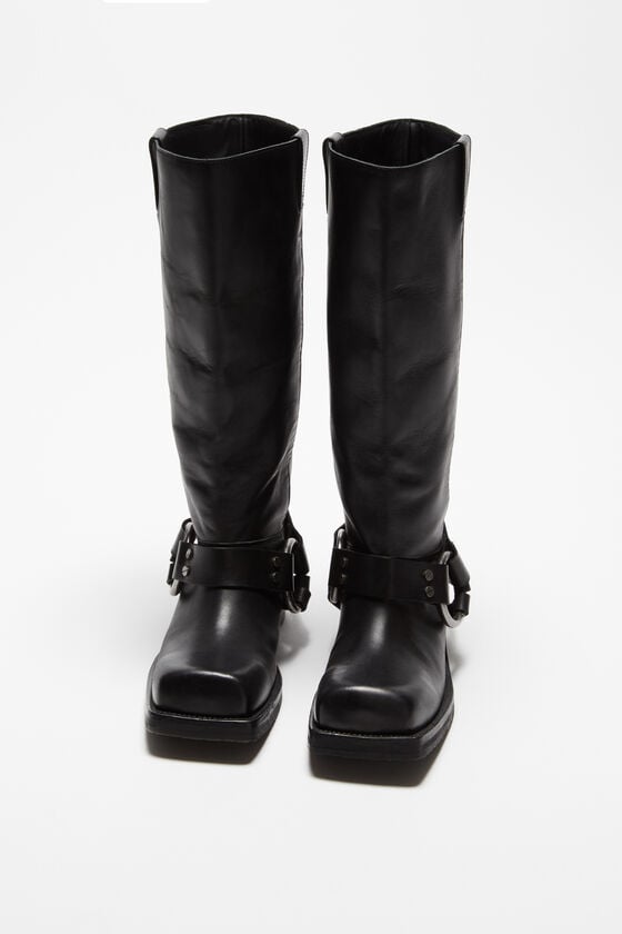 Acne Studios Lederstiefel mit Schnalle Kauf eins, bekomm eins gratis