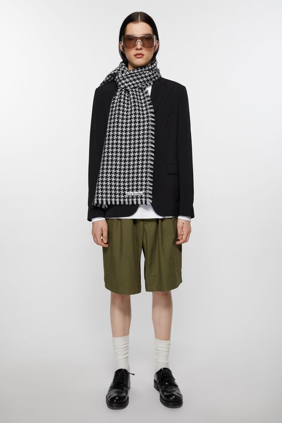 Acne Studios Schal mit Hahnentrittmuster Wochenangebot