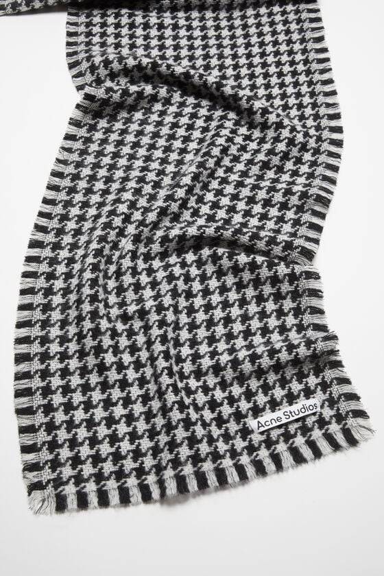 Acne Studios Schal mit Hahnentrittmuster Wochenangebot