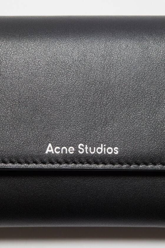 Acne Studios Dreifach-Geldbörse aus Leder Zeitbegrenzte Promotion