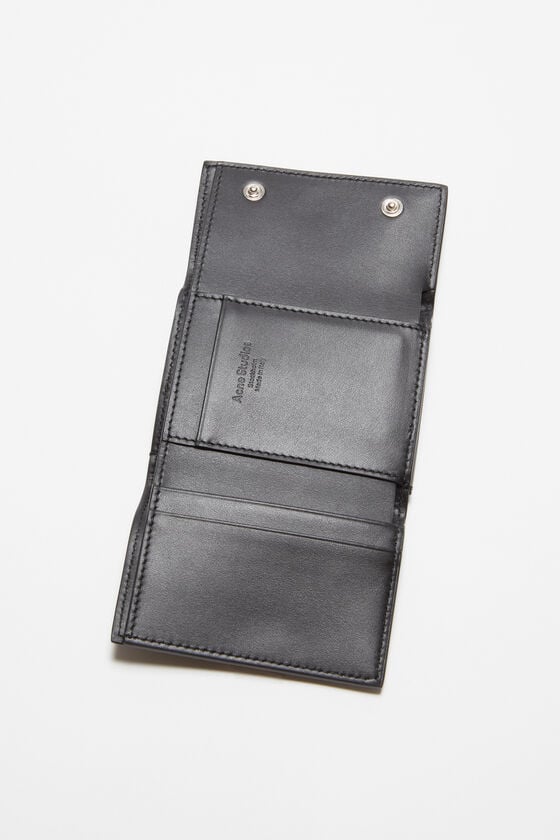 Acne Studios Dreifach-Geldbörse aus Leder Zeitbegrenzte Promotion