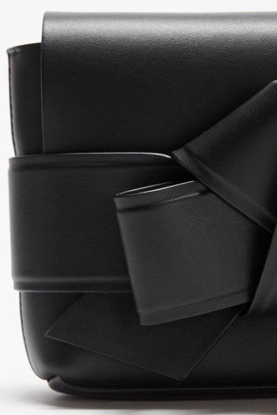 Acne Studios Musubi Mini-Umhängetasche Bis zu 65% Rabatt