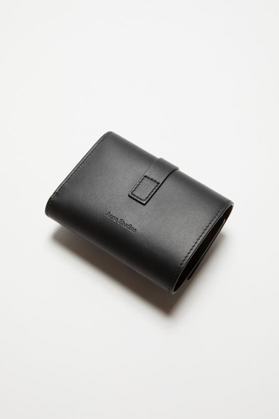 Acne Studios Gefaltete Musubi-Geldbörse Bis zu 55% Rabatt