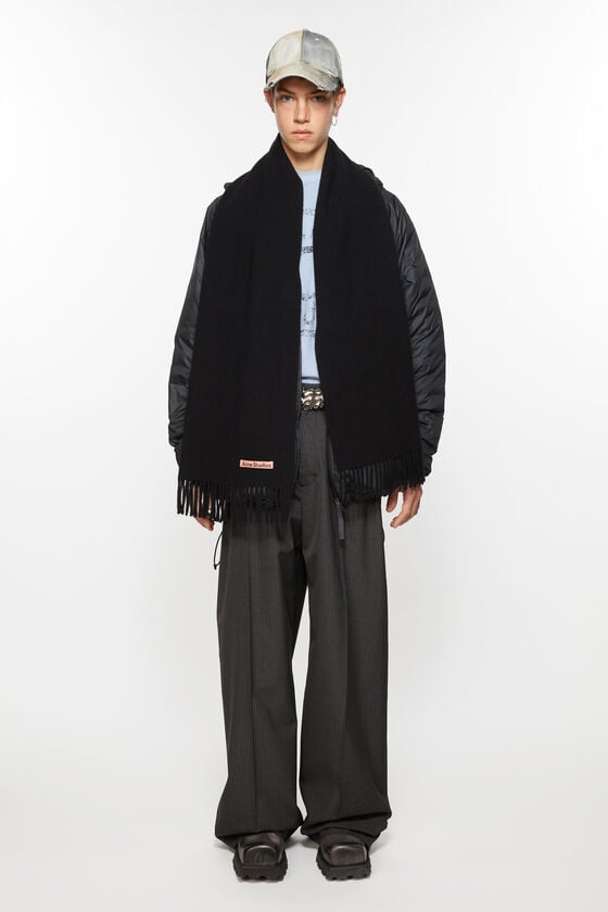Acne Studios Schmaler Fransen-Schal aus Wolle 50% Rabatt für begrenzte Zeit
