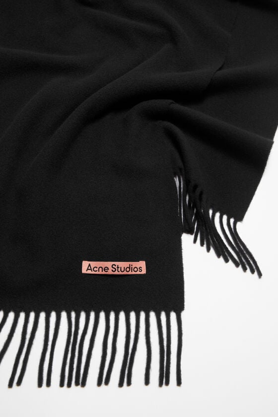 Acne Studios Schmaler Fransen-Schal aus Wolle 50% Rabatt für begrenzte Zeit