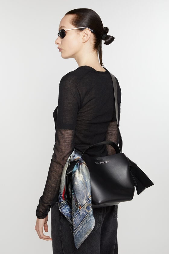 Acne Studios Bedruckter Seidenschal Cyber Monday