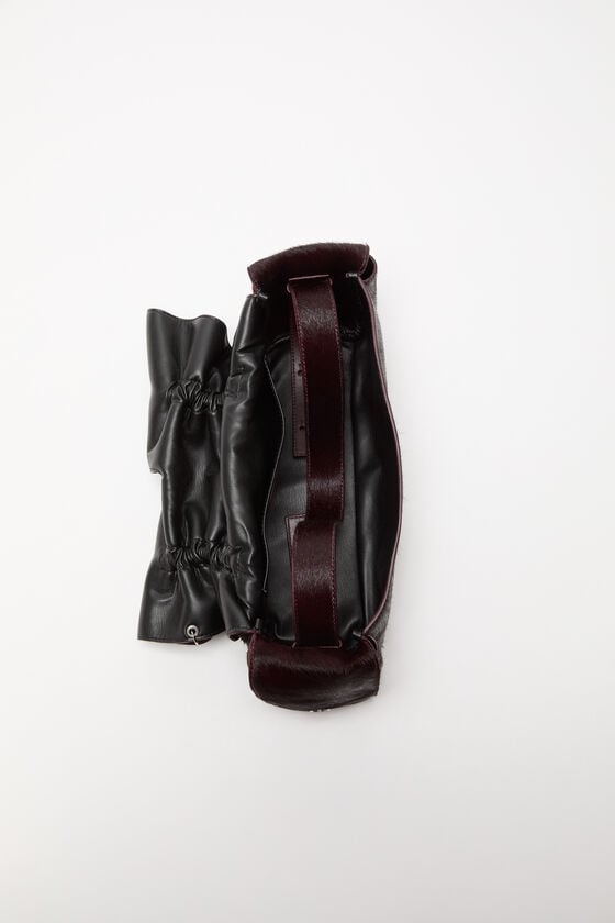 Acne Studios Multipocket furry leather bag Laufsteg-Show Valentinstagsangebot