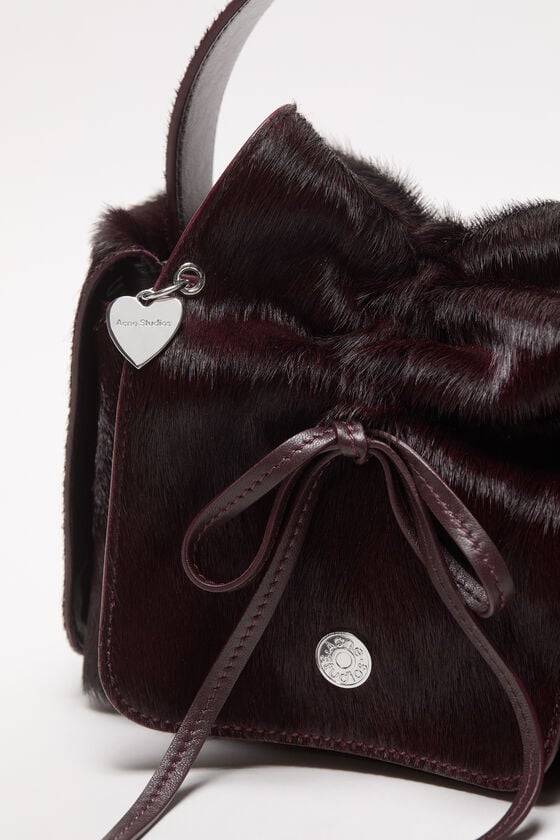 Acne Studios Multipocket furry leather bag Laufsteg-Show Valentinstagsangebot