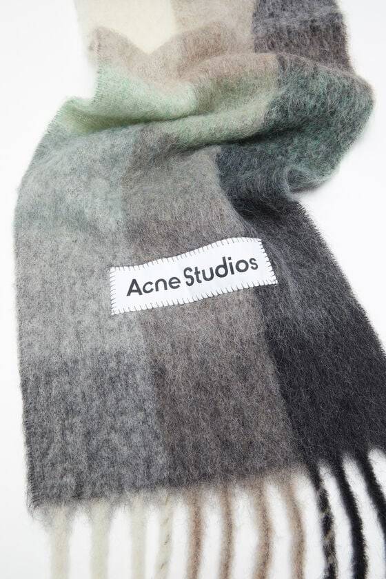 Acne Studios Karierter Schal aus Mohair Bestseller