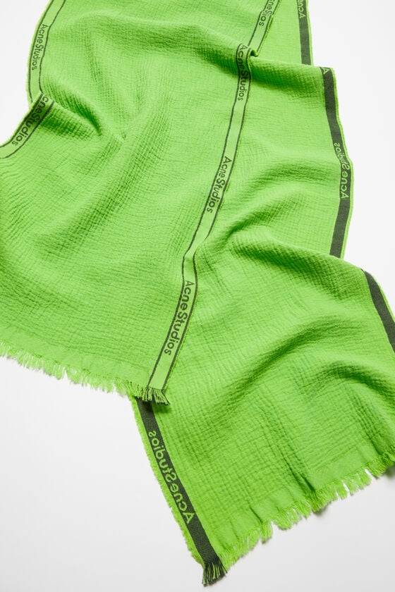 Acne Studios Schal mit Logo-Tape Saisonale Angebote