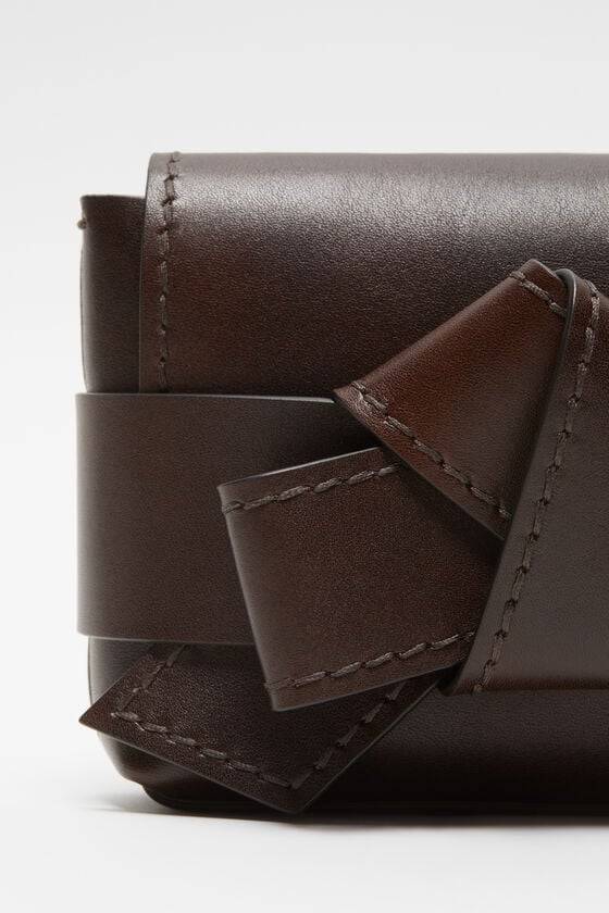 Acne Studios Musubi Mini-Umhängetasche Tiefpreis