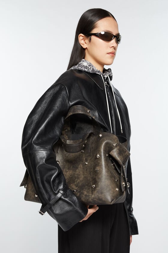 Acne Studios Musubi Midi-Tasche Letzter Tag