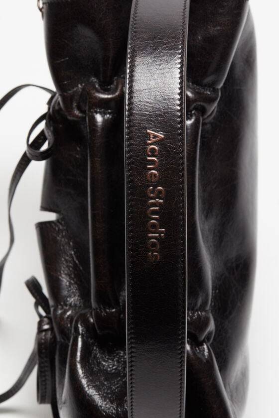 Acne Studios Tasche mit mehreren Taschen Runway Show Zeitbegrenzte Promotion