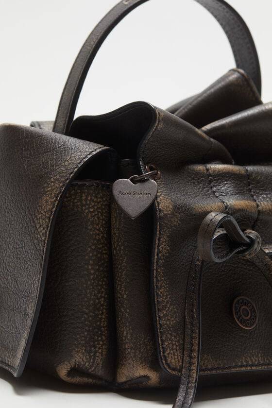 Acne Studios Multipocket-Minitasche Nur für heute