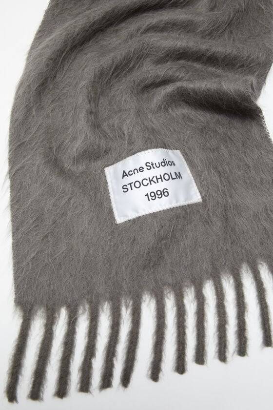 Acne Studios Fransen-Schal aus Alpaka Outlet