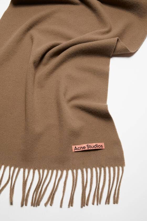 Acne Studios Schmaler Fransen-Schal aus Wolle Fabrikpreis